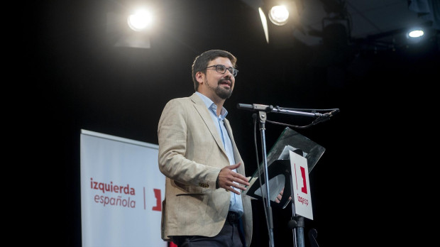 El líder de Izquierda Española, Guillermo del Valle, interviene durante el acto de presentación del partido político