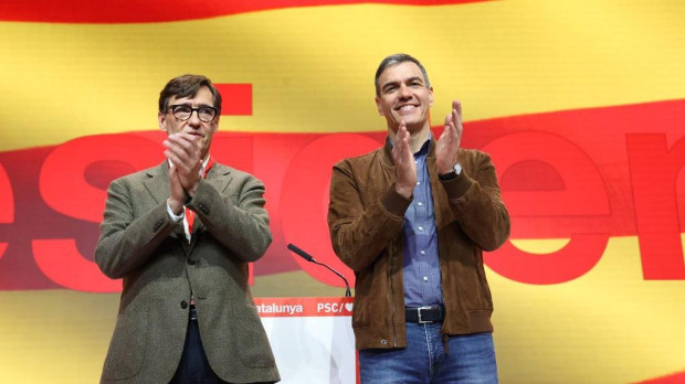 Pedro Sánchez y Salvador Illa en la clausura del XV Congreso del PSC