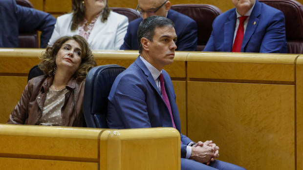 María Jesús Montero y Pedro Sánchez, en una imagen de este 2024 en el Senado