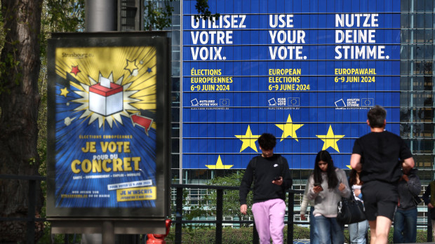 Campaña invitando a votar en las elecciones europeas en las cercanías del Parlamento Europeo en Estrasburgo