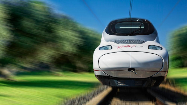 El Avril, uno de los trenes de alta velocidad de Talgo.