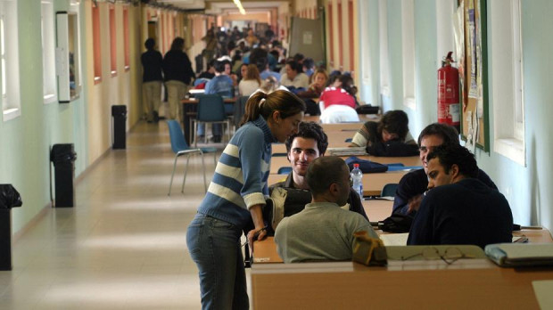 Estudiantes universitarios