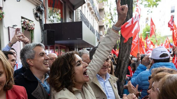 María Jesús Montero, con la militancia del PSOE a las puertas de Ferraz