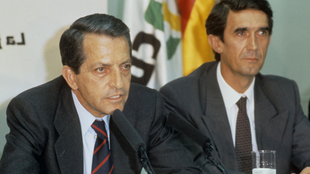 Imagen de archivo del expresidente Adolfo Suárez, durante la rueda de prensa celebrada en la sede de la formación en Madrid, en la que anunció su dimisión
