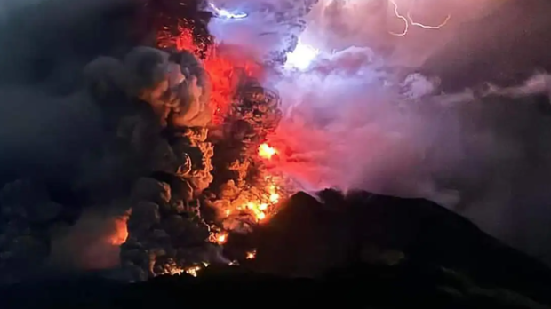 La erupción del volcán Ruang