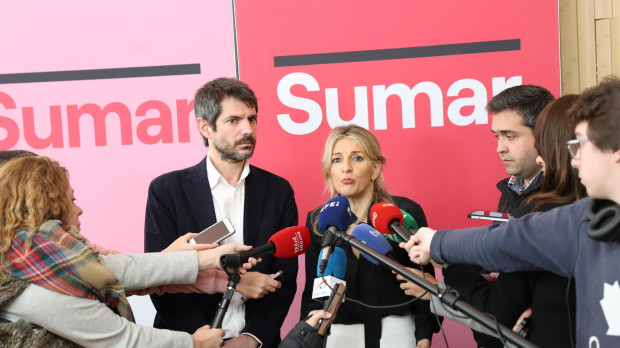 El ministro de Cultura, Ernest urtasun, y la vicepresidenta del Gobierno, Yolanda Díaz