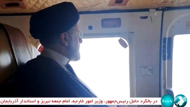 El presidente de Irán, Ebrahim Raisi, en el helicóptero