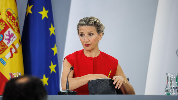 La vicepresidenta segunda y ministra de Trabajo y Economía Social, Yolanda Díaz, durante una rueda de prensa posterior a la reunión del Consejo de Ministros, a 21 de mayo de 2024, en Madrid (España). El Consejo de Ministros ha aprobado hoy la prevalencia de los convenios autonómicos sobre los estatales y sectoriales siempre que sean más beneficiosos para los trabajadores, según ha adelantado el PNV, que ha pactado la norma con el Gobierno. El acuerdo se enmarca dentro del decreto de reforma del subsidio por desempleo.
21 MAYO 2024;MADRID;GOBIERNO;CONSEJO DE MINISTROS;CONVENIOS AUTONÓMICOS
Alejandro Martínez Vélez / Europa Press
21/5/2024