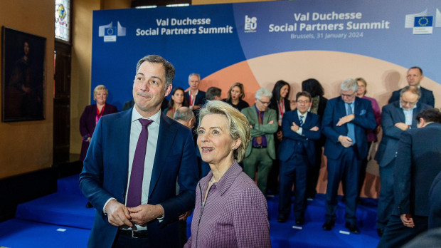 El primer ministro belga, Alexander de Croo, con la presidenta de la Comisión Europea, Ursula Von der Leyen