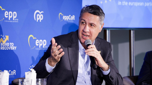 El alcalde de Badalona, Xavier García Albiol, interviene durante una conferencia del Partido Popular Europeo, en el Hotel Grand Marina, a 27 de noviembre de 2023, en Barcelona, Catalunya (España). El Partido Popular Europeo (PPE) celebra un acto en Barcelona con la Ley de Amnistía que se tramita en el Congreso y la crisis diplomática en Israel, como telón de fondo. Estas jornadas, que se celebran bajo el título, ‘Camino de la recuperación’, se producen cuatro días después del debate en el Parlamento Europeo sobre las amenazas para el Estado de derecho en España --a instancias de PP, Ciudadanos y Vox. 27 NOVIEMBRE 2023;BARCELONA;CATALUNYA;PPE;AMINISTIA;CRISIS CON ISRAEL Kike Rincón / Europa Press (Foto de ARCHIVO) 27/11/2023
