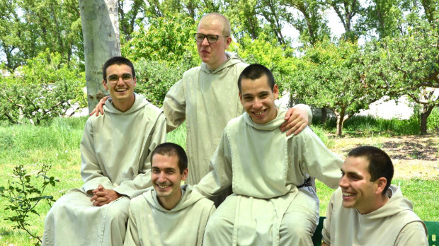 Algunos de los monjes de Verbum Spei que se acaban de asentar en Burgos