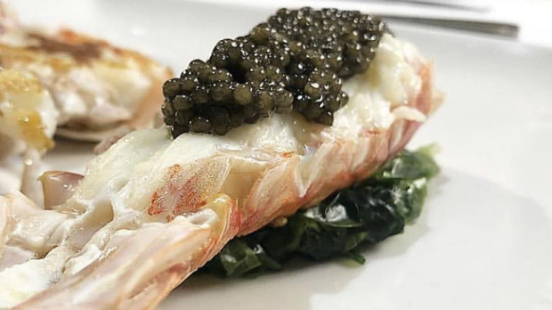 Los pescados y mariscos del local malagueño destacan por su frescura, calidad y sabor