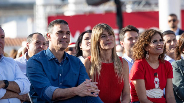 Pedro Sánchez y su mujer, el martes en Benalmádena