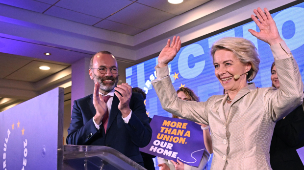 Manfred Weber y Ursula von der Leyen celebran la victoria del PPE en las elecciones europeas