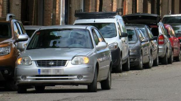 Los coches en doble fila son carne de cañón