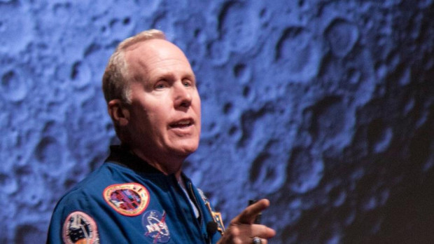 El astronauta Thomas D. Jones pudo comulgar en el espacio