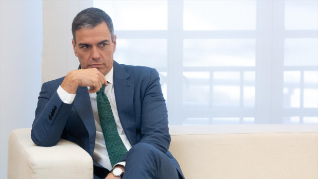 El presidente del Gobierno, Pedro Sánchez, durante una reunión con el primer ministro y ministro de exteriores del Estado de Qatar, en el Palacio de la Moncloa, a 21 de junio de 2024, en Madrid (España). El presidente del Gobierno, Pedro Sánchez, acompañado por se reúne hoy con el primer ministro y ministro de Asuntos Exteriores de Qatar, Mohammed bin Abdulrahman Al Thani, para estudiar el estado de las inversiones qataríes en España comprometidas durante la visita de Estado en 2022. 21 JUNIO 2024;MADRID;PRIMER MINISTRO DE QATAR;PEDRO SANCHEZ Eduardo Parra / Europa Press 21/6/2024