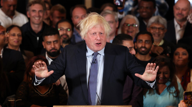 London (United Kingdom), 02/07/2024.- Former British Prime Minister Boris Johnson campaigns at a Conservative Party election campaign event in London, Britain, 02 July 2024. The UK is set to hold a general election 04 July. (Reino Unido, Londres) EFE/EPA/ANDY RAIN