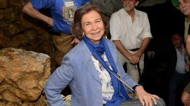 La Reina Doña Sofía, durante una de sus visitas a los yacimientos de Atapuerca