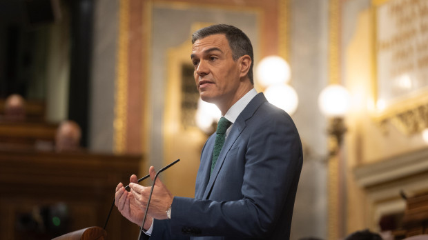 El presidente del Gobierno, Pedro Sánchez, comparece durante una sesión extraordinaria en el Congreso de los Diputados, a 17 de julio de 2024, en Madrid (España). Pedro Sánchez presenta hoy las líneas fundamentales del Plan de Acción por la Democracia, también llamado plan de regeneración democrática. Se trata de un paquete de medidas que incluye cambios en la regulación de la publicidad institucional para limitar el dinero público que se destina a los medios de comunicación. Durante la sesión, también ha informado de las decisiones adoptadas por los líderes de los 27 en los Consejos Europeos que tuvieron lugar en los pasados 17 y 27 de junio. 17 JULIO 2024;MADRID;CONGRESO DE LOS DIPUTADOS;SESIÓN EXTRAORDINARIA;PLAN DE REGENERACIÓN DEMOCRÁTICA Eduardo Parra / Europa Press 17/7/2024