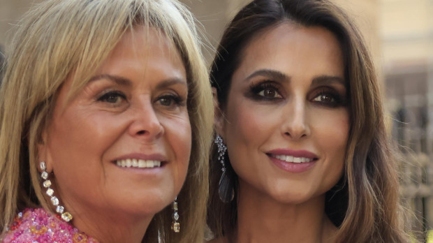Rosa Clará, junto a Paloma Cuevas, a la que le une 20 años de amistad
