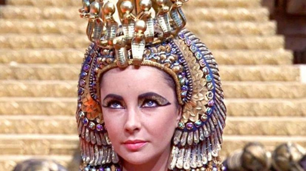 Elizabeth Taylor, como 'Cleopatra'