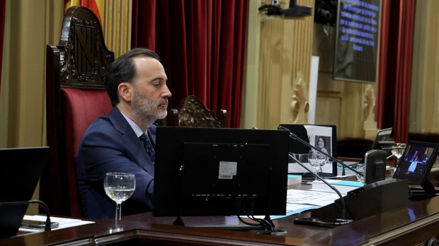 El presidente del Parlamento balear, Gabriel Le Senne (VOX), durante un pleno extraordinario