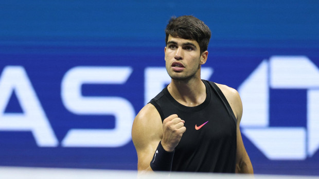 Carlos Alcaraz logra la victoria en la primera ronda del US Open