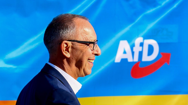 El principal candidato del partido Alternativa para Alemania (AfD), Jörg Urban, llega a un último mitin de campaña electoral del partido AfD, en Dresde, Alemania.