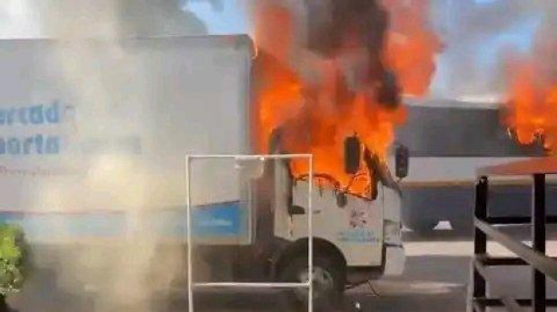 Incendios provocados a camiones y autobuses en Culiacán (Sinaloa) para ahuyentar a los militares