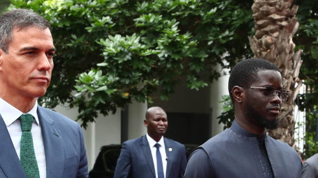 El presidente del Gobierno de España, Pedro Sánchez, y el presidente de la República del Senegal, Bassirou Diomaye Faye