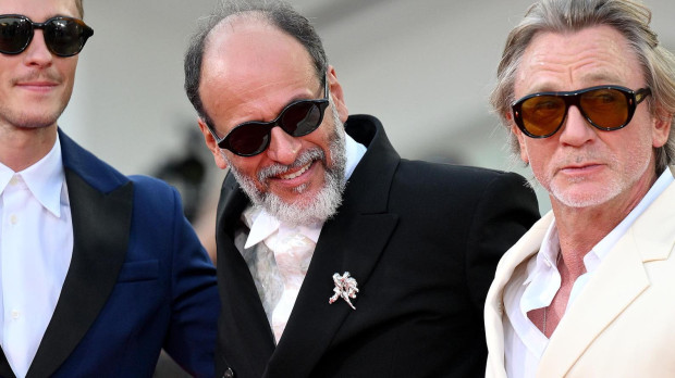 El actor estadounidense Drew Starkey, el director italiano Luca Guiadagnino y el actor estadounidense Daniel Craig asisten al estreno de la película 'Queer' durante el 81º Festival Internacional de Cine de Venecia