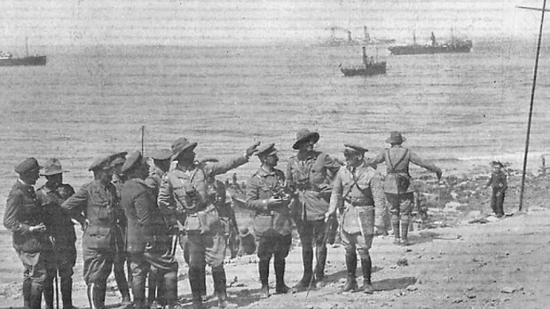 El general Saro con el general Sanjurjo en la playa de la Cebadilla