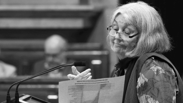 Ángels Martínez, en el Parlamento catalán en 2016