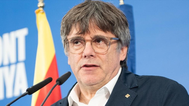 El candidato de Junts a la Generalitat de Catalunya, Carles Puigdemont, durante una rueda de prensa para valorar los resultados de las elecciones catalanas, a 13 de mayo de 2024, en Argelès (Francia). Durante la comparecencia, Puigdemont ha anunciado que ya ha abierto los primeros contactos con ERC y ha anunciado su intención de presentar su candidatura a la presidencia de la Generalitat en el debate de investidura. Junts obtuvo ayer, 12 de mayo, en las elecciones a la Generalitat de Catalunya, 35 escaños, tres más que en las pasadas elecciones autonómicas de 2021. 13 MAYO 2024;JUNTS;PUIGDEMONT;ARGELES;FRANCIA Glòria Sánchez / Europa Press (Foto de ARCHIVO) 13/5/2024