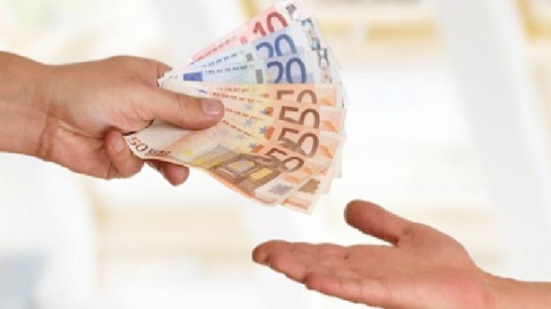 Entrega de dinero en metálico
