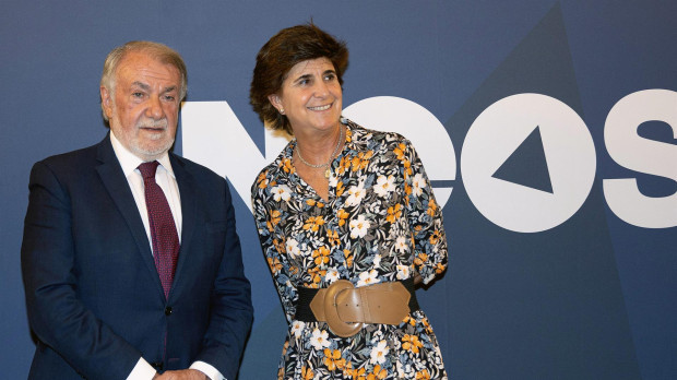 El exministro y presidente de la asociación cultural Neos, Jaime Mayor Oreja y la expresidenta del PP vasco, María San Gil