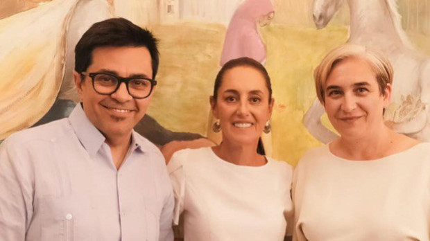 Ada Colau y Claudia Sheinbaum, en una imagen de archivo, junto a Gerardo Pisarello