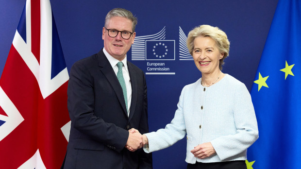 Keir Starmer con Ursula von der Leyen en Bruselas