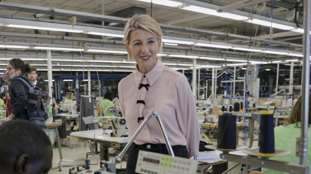 ARTEIXO (A CORUÑA), 07/10/24.- La vicepresidenta segunda del Gobierno y ministra de Trabajo y Economía Social, Yolanda Díaz, visita las instalaciones de Inditex en Arteixo (A Coruña), este lunes. EFE/Cabalar