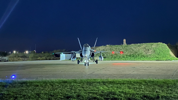 Llegada de los F-18 a la base aérea rumana Base Aérea de Mikhail Kogalniceanu