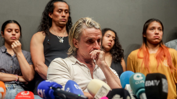 El productor musical ofreciendo declaraciones a los medios el 9 de julio.