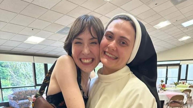 Veronica y la hermana Maria Dominique fundaron su marca en 2020