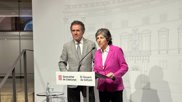 Elda Mata y Álex Ramos durante su comparecencia en el Palacio de la Generalitat