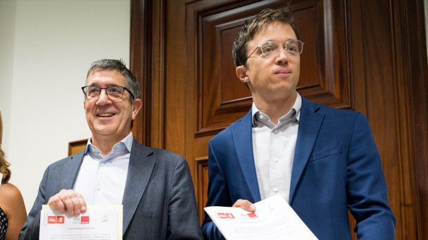 El portavoz del PSOE en el Congreso, Patxi López y el diputado de Sumar Iñigo Errejón,