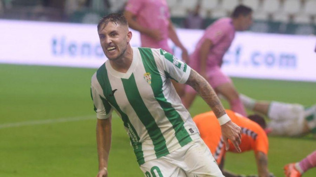 Antonio Casas celebra el primer gol