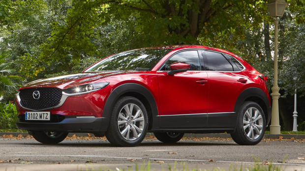 Tanto el compacto 3 como el SUV CX-30 reciben este nuevo motor y ligeros cambios