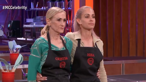 Cristina Cifuentes y Hiba Abouk durante la gala