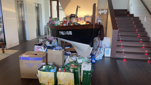Ayuda humanitaria recogida en el Real Club Náutico de Sangenjo para las víctimas de la DANA