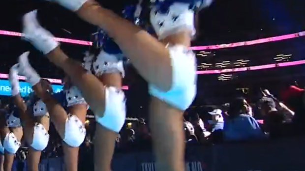 Imagen de la actuación de las animadoras de los Dallas Cowboys en el combate Tyson-Paul